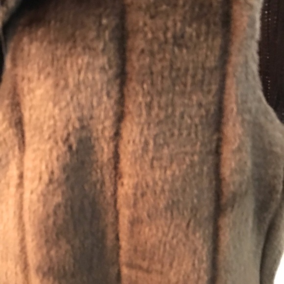 Ambra Faux Fur Brown Vest - Picture 7 of 8